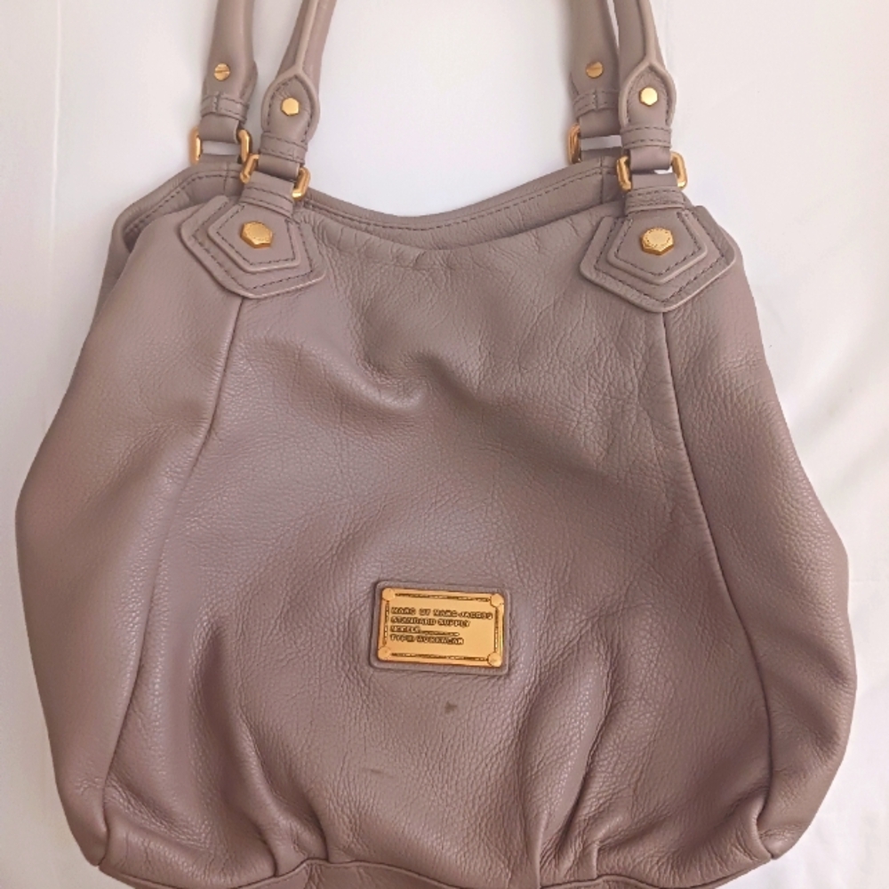 Vintage authentic Marc Jacobs medium sized shoulder bag w/ it's dust bag